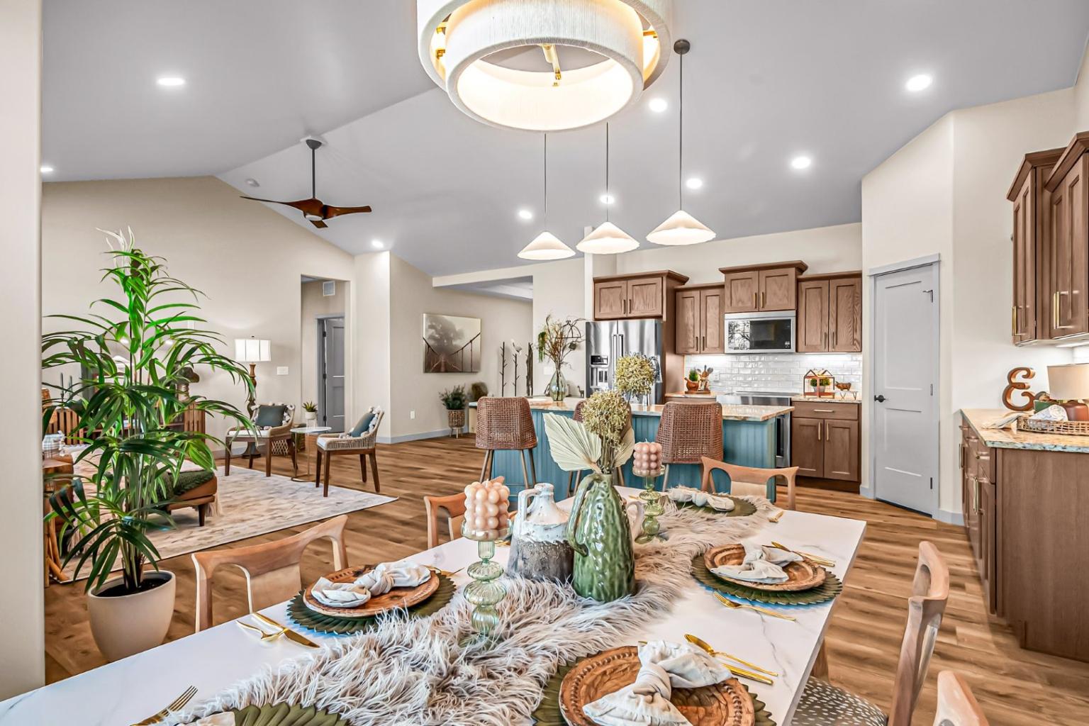 larkspur_Dining Kitchen